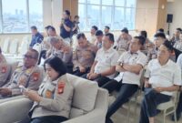 Foto: Personel Polres Metro Jakarta Barat mengikuti kegiatan penelitian yang dilakukan Tim Pusat Penelitian dan Pengembangan (Puslitbang) Polri di Mapolres Metro Jakarta Barat, Selasa (10/3/2026)