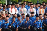 Foto: Wali Kota Jakarta Pusat Arifin berfoto bersama jajaran pimpinan wilayah dan pegawai usai penyerahan Surat Keputusan (SK) Perjanjian Pengangkatan Kerja PPPK Paruh Waktu di halaman Kantor Wali Kota Administrasi Jakarta Pusat, Jalan Tanah Abang I, Gambir, Jumat (2/1/26)