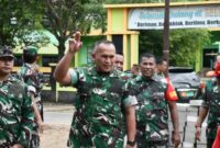 Foto: Danrem 081/DSJ Kolonel Arm Untoro Hariyanto memberikan arahan saat meninjau pembangunan Koperasi Desa/Kelurahan Merah Putih (KDKMP) di wilayah Kabupaten Pacitan