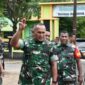Foto: Danrem 081/DSJ Kolonel Arm Untoro Hariyanto memberikan arahan saat meninjau pembangunan Koperasi Desa/Kelurahan Merah Putih (KDKMP) di wilayah Kabupaten Pacitan