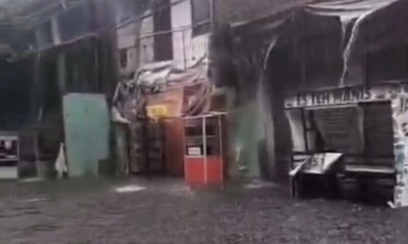 Foto: Genangan banjir merendam kawasan permukiman warga di Tegal Alur