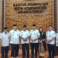 Foto: Wakil Gubernur DKI Jakarta berfoto bersama jajaran Pemerintah Kota Administrasi Jakarta Pusat usai menyapa ASN di Kantor Wali Kota Jakarta Pusat, Rabu