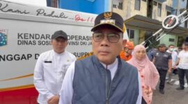 Foto: Wali Kota Jakarta Pusat Arifin meninjau langsung pengungsi terdampak banjir di Kelurahan Karet Tengsin, Kecamatan Tanah Abang, Jakarta Pusat, Jumat (23/1/2026)