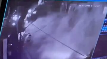 Foto: Rekaman CCTV memperlihatkan detik-detik ambruknya bangunan GOR Serdang