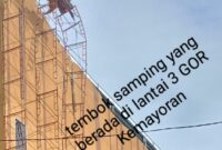 Foto: Kondisi bangunan GOR Serdang tampak mengalami kerusakan pada bagian samping dan atap lantai tiga