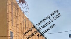 Foto: Kondisi bangunan GOR Serdang tampak mengalami kerusakan pada bagian samping dan atap lantai tiga