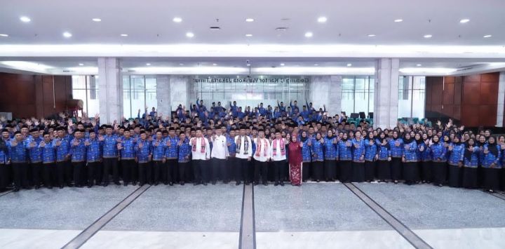Foto: Munjirin Serahkan SK PPPK Paruh Waktu, Perkuat Pelayanan Publik Jakarta Timur. (Dok-Istimewa)