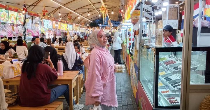 Foto: Ayu Andriani salah satu pengunjung Blok-M Square, Kamis (8/1/2026). (Dok-Istimewa)