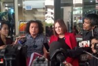 Foto: Konferensi Pers Linda Susanti Didampingi Deolipa Yumara Penuhi Panggilan Dewas KPK, Laporkan Dugaan Penyalahgunaan Wewenang Oknum Penyidik, Selasa (13/1/2026). (Dok-Okj/FN)