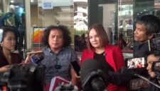 Foto: Konferensi Pers Linda Susanti Didampingi Deolipa Yumara Penuhi Panggilan Dewas KPK, Laporkan Dugaan Penyalahgunaan Wewenang Oknum Penyidik, Selasa (13/1/2026). (Dok-Okj/FN)