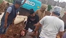 Foto: Tangkapan Layar Video bukti dugaan pengeroyokan oleh oknum preman bayaran PT AS. (Dok-Istimewa)