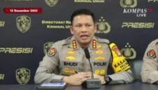 Foto: Kabid Humas Polda Metro Jaya, Kombes Pol. Budi Hermanto dalam konferensi pers di Jakarta, Sabtu (13/12/2025). Alasan Polda Metro Jaya menghentikan penyidikan terhadap dua tersangka kasus ijazah Jokowi, yakni Eggi Sudjana dan Damai Hari Lubis. (Dok-Tangkapan Layar YouTube KompasTV)