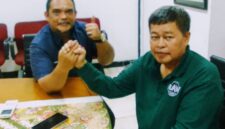 Foto: Camat Pasar Rebo, Mujiono, S.Pd., M.Hum., (kanan) dan Ketua Umum Relawan Tegak Lurus Prabowo, Ir. H. Arse Pane. (kiri). (Dok-Istimewa)