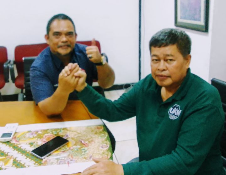 Foto: Camat Pasar Rebo, Mujiono, S.Pd., M.Hum., (kanan) dan Ketua Umum Relawan Tegak Lurus Prabowo, Ir. H. Arse Pane. (kiri). (Dok-Istimewa)