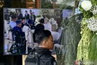 Foto: Presiden RI Prabowo Subianto dan Presiden ke-7 Joko Widodo (Jokowi) menjadi saksi dalam prosesi pernikahan Sespri Presiden Prabowo, Agung Surahman, dengan pasangannya Aulia Mahardiana Warsitoarti di Taman Mini Indonesia Indah, Jakarta, Minggu (18/1/2026). (Dok-Antara)