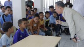 Wakil Menteri Hak Asasi Manusia (HAM) RI Mugiyanto menegaskan kehadiran negara dalam menjamin hak anak atas pendidikan yang aman dan bermartabat melalui Program Sekolah Rakyat.