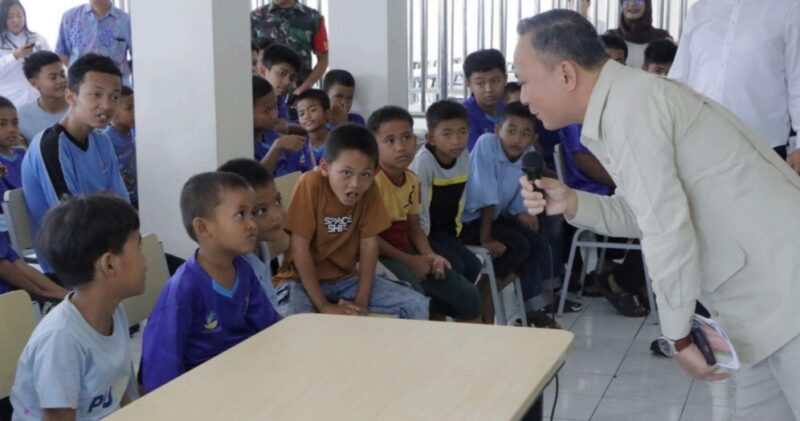 Wakil Menteri Hak Asasi Manusia (HAM) RI Mugiyanto menegaskan kehadiran negara dalam menjamin hak anak atas pendidikan yang aman dan bermartabat melalui Program Sekolah Rakyat.