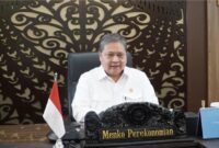 Menteri Koordinator Bidang Perekonomian Airlangga Hartarto mendorong penguatan sinergi antara pemerintah dan dunia usaha untuk memperkuat daya saing industri alas kaki nasional.
