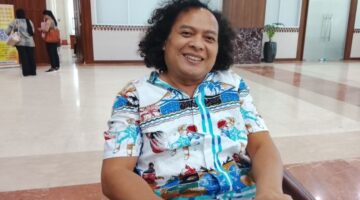 Foto: Praktisi Hukum Deolipa Yumara saat ditemui okjakarta.com di Lobi Gedung DPRD DKI Jakarta, Senin (26/1/2026). (Dok-Okj/FN)