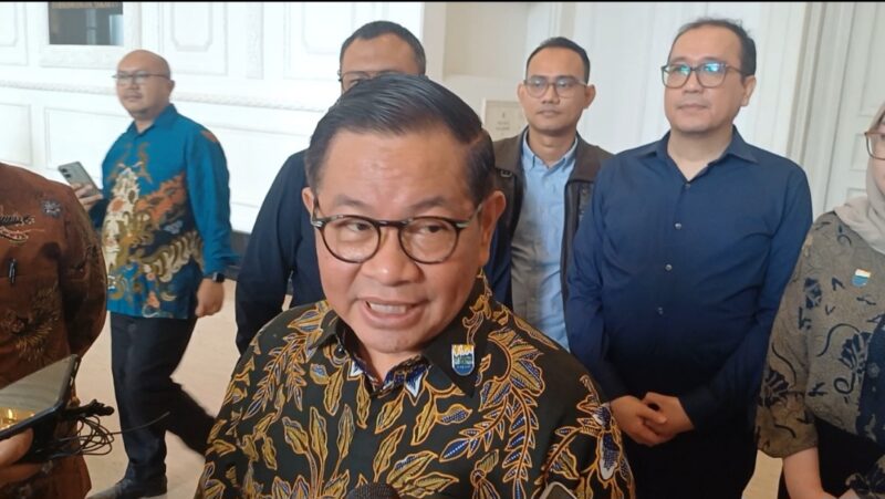 Gubernur DKI Jakarta Pramono Anung Wibowo menegaskan bahwa penanganan banjir di Jakarta tidak bisa dilakukan secara instan maupun hanya bergantung pada satu metode tertentu, seperti modifikasi cuaca