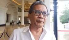 Pengamat politik Rocky Gerung menanggapi rencana pemanggilan dirinya sebagai saksi dalam perkara hukum terkait ijazah Presiden ke-7 RI Joko Widodo (Jokowi) yang disebut-sebut akan segera disidangkan.