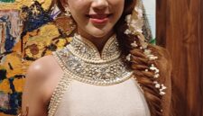 Penyanyi Mandarin Icha Yang sukses menghibur ribuan pengunjung dalam acara Harmoni Imlek Nusantara yang digelar di kawasan Bundaran Hotel Indonesia, Minggu (15/3/2026) malam.