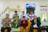 Foto: Sultan Banten ke-18 R.Tb. Hendra Bambang Wisanggeni Soerya Atmadja (tengah) bersama jajaran pengurus Serikat Media Siber Indonesia (SMSI) Provinsi Banten dan tokoh masyarakat berpose usai pertemuan di Cafe Raja, Kasemen, Kota Serang, Senin (2/2/2026)