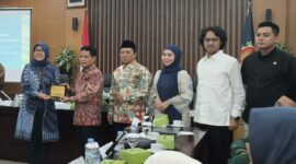 Anggota DPD RI dalam Kunjungan Kerja Daftar Inventarisasi Materi RUU BUMD di Yogyakarta, Kamis (4/2)