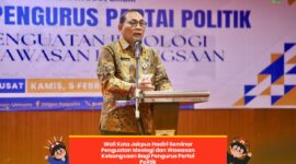 Foto: Wali Kota Administrasi Jakarta Pusat Arifin memberikan sambutan dalam Seminar Penguatan Ideologi dan Wawasan Kebangsaan bagi pengurus partai politik yang digelar Pemkot Jakarta Pusat 