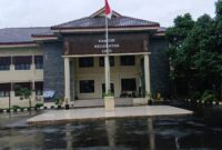 Awak media menyambangi Kantor Kecamatan Limo, Kota Depok, Jawa Barat, untuk meminta klarifikasi terkait sengketa lahan milik warga yang diduga digunakan Pemerintah Kota (Pemkot) Depok sebagai fasilitas umum (fasum) berupa akses jalan menuju Kantor Camat Limo.