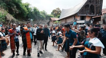 Menteri Kebudayaan RI Fadli Zon melakukan kunjungan kerja ke Provinsi Sumatera Utara dengan meninjau kawasan Huta Simarmata di Desa Hariara Pohan, Kecamatan Harian, Kabupaten Samosir, Jumat (7/2/2026).