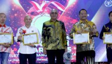 Ribuan masyarakat Banten memadati kawasan sekitar Kantor Gubernur Banten, Minggu pagi (8/2/2026), untuk mengikuti kegiatan Jalan Sehat bersama dalam rangkaian peringatan Hari Pers Nasional (HPN) 2026.