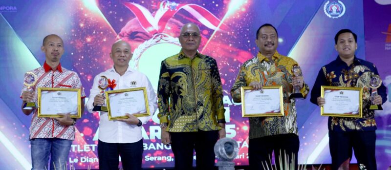 Ribuan masyarakat Banten memadati kawasan sekitar Kantor Gubernur Banten, Minggu pagi (8/2/2026), untuk mengikuti kegiatan Jalan Sehat bersama dalam rangkaian peringatan Hari Pers Nasional (HPN) 2026.