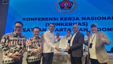 Konferensi Kerja Nasional (Konkernas) Persatuan Wartawan Indonesia (PWI) dalam rangkaian peringatan Hari Pers Nasional (HPN) 2026 menghasilkan sejumlah keputusan strategis bagi arah organisasi ke depan. Forum nasional tersebut mengesahkan penyempurnaan konstitusi organisasi, menetapkan Program Kerja PWI 2025–2030, memperkuat tata kelola keuangan, serta menetapkan Provinsi Lampung sebagai tuan rumah HPN 2027.
