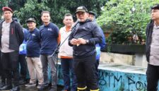 Pemerintah Provinsi DKI Jakarta kembali menggelar aksi bersih-bersih massal melalui program Gerakan Jaga Jakarta Bersih, Minggu pagi. Kegiatan ini dilakukan serentak di seluruh wilayah ibu kota, melibatkan ribuan personel dari berbagai unsur.