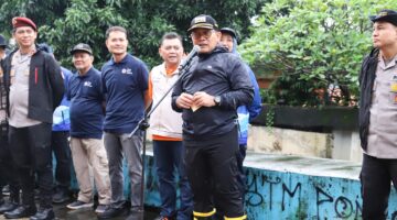 Pemerintah Provinsi DKI Jakarta kembali menggelar aksi bersih-bersih massal melalui program Gerakan Jaga Jakarta Bersih, Minggu pagi. Kegiatan ini dilakukan serentak di seluruh wilayah ibu kota, melibatkan ribuan personel dari berbagai unsur.