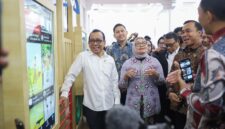 Menteri Koordinator Bidang Pembangunan Manusia dan Kebudayaan (Menko PMK) Pratikno menegaskan edukasi penggunaan teknologi digital dan kecerdasan artifisial (AI) tidak bisa semata dibebankan kepada orang tua dan guru.