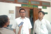 Foto: Kuasa Hukum Penggugat Beri Keterangan Usai Sidang Gugatan Rp5,7 Miliar terhadap Kredivo di PN Jakbar