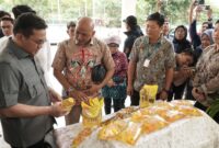 Menteri Perdagangan Budi Santoso memastikan ketersediaan stok minyak goreng nasional dalam kondisi aman dan melimpah menjelang Hari Besar Keagamaan Nasional (HBKN) Ramadan dan Idulfitri 2026. Kepastian itu disampaikan usai meninjau langsung aktivitas produksi PT Indokarya Internusa di Palembang, Sumatra Selatan, Kamis (12/2).