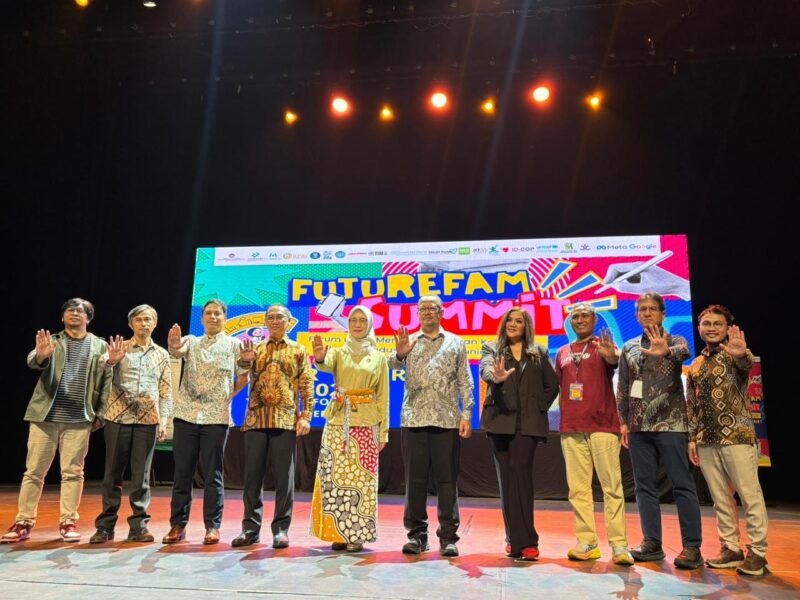 Deputi Bidang Koordinasi Peningkatan Kualitas Keluarga dan Kependudukan Kementerian Koordinator Bidang Pembangunan Manusia dan Kebudayaan (Kemenko PMK) Woro Srihastuti Sulistyaningrum menegaskan penguatan peran keluarga menjadi fondasi utama dalam melindungi anak dari berbagai risiko di ruang digital.