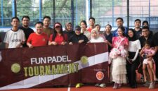 Komunitas M.Kn UI Sport yang didukung Ikatan Alumni Notariat Universitas Indonesia menggelar Fun Padel Tournament 2026 di Lapangan Padel Persada Halim, Jakarta, Sabtu (14/2).