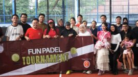 Komunitas M.Kn UI Sport yang didukung Ikatan Alumni Notariat Universitas Indonesia menggelar Fun Padel Tournament 2026 di Lapangan Padel Persada Halim, Jakarta, Sabtu (14/2).
