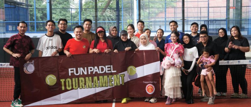 Komunitas M.Kn UI Sport yang didukung Ikatan Alumni Notariat Universitas Indonesia menggelar Fun Padel Tournament 2026 di Lapangan Padel Persada Halim, Jakarta, Sabtu (14/2).