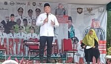 Foto: Sekretaris Kota Administrasi Jakarta Pusat H. Denny Ramdhany memberikan sambutan dalam kegiatan Jakarta Mengaji di Taman Tugu Proklamasi, Menteng, Jakarta Pusat, Minggu (15/2)