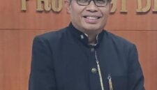 Foto Kepala Badan Kesatuan Bangsa dan Politik (Kesbangpol) Provinsi DKI Jakarta, Muhamad Matsani, memberikan keterangan terkait proses rekrutmen Forum Kewaspadaan Dini Masyarakat (FKDM) yang disebut telah dilaksanakan sesuai regulasi dan kebutuhan wilayah, Senin (16/2/2026).