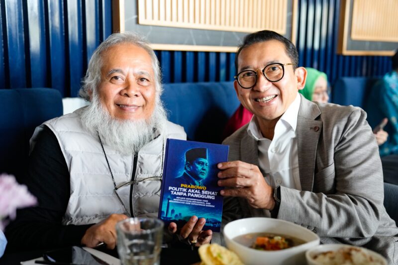 Menteri Kebudayaan Fadli Zon menghadiri bedah buku karya wartawan senior J. Osdar berjudul Prabowo: Politik Akal Sehat Tanpa Panggung yang digelar di Parle, Senayan, Jakarta