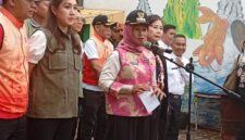 Foto: Wali Kota Administrasi Jakarta Barat Iin Mutmainnah memberikan arahan kepada jajaran aparat dan warga terkait pentingnya menjaga keamanan dan ketertiban wilayah selama Bulan Suci Ramadan 1447 Hijriah