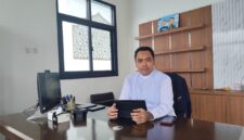 Foto: Rektor Universitas Dharma Indonesia (UNDHI) Agus Prihartono PS berada di ruang kerjanya di Kampus UNDHI, Cikupa, Kabupaten Tangerang, Banten.