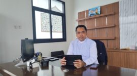 Foto: Rektor Universitas Dharma Indonesia (UNDHI) Agus Prihartono PS berada di ruang kerjanya di Kampus UNDHI, Cikupa, Kabupaten Tangerang, Banten.