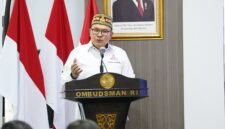 Analis komunikasi politik Hendri Satrio menyoroti pernyataan Menteri Koperasi Ferry Juliantono yang meminta agar keberadaan ritel modern seperti Alfamart dan Indomaret diatur, terutama di wilayah pedesaan.